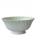WEDGWOOD  - Pequeno Bowl em porcelana inglesa na cor branca, canelado e borda ondulada. Med.  10cm de diâmetro. 