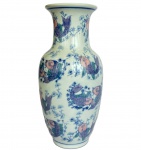 Vaso em porcelana chinesa com desenhos de Carpas Koi pintadas à mão, med.26cm de altura 