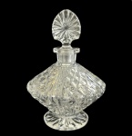 Perfumeiro Vintage em cristal prensado com decorações em relevo feitio bico de jaca e tampa exuberante, med. 16cm de altura  