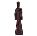 Escultura em madeira representando Santo Antonio com Menino Jesus, med. 13cm de altura 