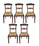 Conjunto de cinco cadeiras em jacarandá com assento em madeira (apresenta almofadas) e encosto vazado. Med. 47 x 45 x 90 cm alt