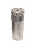 DUPONT : Isqueiro de mesa  de forma cilindrica em metal prateado , no estojo original. Med. 11 cm alt x 4,3 cm diam (não testado)