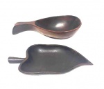 Lote de duas petisqueiras em jacarandá, anos 60 . Med. 23 x 12 cm