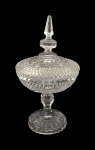 Bela compoteira com tampa em cristal lapidado. Med. 30 cm alt