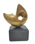 BRUNO GIORGI: "Caravela", escultura em bronze polido com base em granito negro , década de  70 , assinada BG. Med. 16 x 15 cm e 11,5 x 11,5 x 7,5 cm (base)