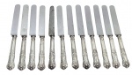 Conjunto de 12 facas para frutas com cabos em prata francesa . Peso bruto. 564 gr . Med. 20 cm