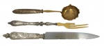 Conjunto de três talheres de serviço , com cabos em prata francesa , garfo no estado. Peso bruto. 386 gr Med. 34 cm (maior)