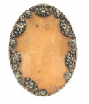 Porta retratos de forma ovalada com moldura em prata portuguesa. Med. 15,5 x 11,5 cm