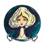 Lote de dois pratos de servir em ceramica dos anos 60/70 , sendo uma da Czechecoslovaquia (com bicados na borda) e outro Luiz Salvador, em perfeito estado. Med. 31 cm diam