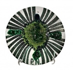 Medalhão em cerâmica vitrificada dos anos 70 , marcada com as iniciais P.N. Med. 38 cm diam