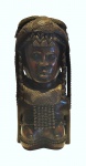 Arte Africana : Angola : Busto de mulher esculpida em bloco único de madeira , riquissima em detalhes, com selo de origem. Med. 37 cm alt