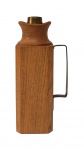 Garrafa térmica da década de 70 revestida em madeira . Med. 28 cm alt