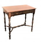 Mesa auxiliar em madeira nobre , tampo retangular com duas gavetas e quatro pernas longelineas . Med. 74 x 44 x 70 cm alt