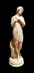 Graciosa escultura em mármore , representando figura feminina. Med. 47 cm alt