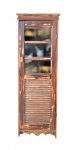 Armário rústico em madeira e porta com veneziana e vidro, prateleiras internas, marcas do tempo . Med. 170 x 57 x 47 cm