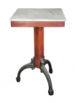 Mesa de buteco carioca com tampo em mármore  branco sobre coluna central em madeira e pés em ferro fundido. Med. 50 x 50 x 80 cm alt
