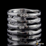 Anel HSTERN Ouro Branco 18k com diamantes Aro 20 Peso 9g. Obs.: Peça de design exclusivo da marca, n