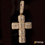Cruz Ouro Amarelo 14k com diamantes 3,80ct Tamanho 5,5cm Peso 12.2g. Acompanha o certificado JMACEDO