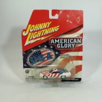 1971 Plymouth Road Runner - Carro de coleção miniatura Diecast fabricado pela Johnny Lightning na embalagem original lacrada com detalhes do tempo - Serie USA American Glory