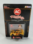 Chevrolet Lumina 1992 Nascar Ernie Irvan - Carro de coleção miniatura Diecast fabricado pela Racing Champions na escala 1/64 - Embalagem original lacrada.