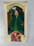 Linda boneca da Scarlet O`Hara personagem do filme O Vento Levou. Fabricado pela Worls Doll - Embalagem original com alguns desgastes do tempo. A embalagem mede 35cm de altura. Item exatamente das fotos