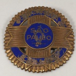 MILITARIA - POLÍCIA - ANTIGO DISTINTIVO / EMBLEMA / INSÍGNIA da Guarda Civil de São Paulo. Apresenta desgastes naturais em razão do uso e do tempo (Falhas no esmalte).