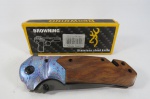 CUTELARIA - CANIVETE BROWNING (Cabo Azul), com clip de cinta e na caixa original. Fechado mede aprox. 12 cm. Aberto mede aprox. 20,5 cm. Fabricado na China