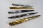 CANETAS - Lote com 05 (cinco) CANETAS ESFEROGRÁFICAS PARKER, das quais 04 foram fabricadas no Brasil e 01 não consta onde foi feita (a mais fina delas). Todas com marcas de uso. Necessitam novos cartuchos de tinta. Servem também para reposição de peças. 