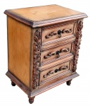 Móvel auxiliar em aglomerado de madeira envernizado -  75x59x42 cm - faltando um puxador, necessitando renovar verniz e com pequena lasca na ponta do tampo e faltando lascas na parte de trás.