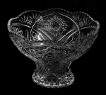 Centro de mesa em cristal prensado - 14x18x16cm.