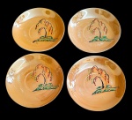 Conjunto com 4 pires para chá em porcelana japonesa pintada a mão - 13 diam - com desgastes na pintura e um deles comfiodecabelo.