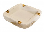 Cinzeiro em porcelana com douração - 03x12x12 cm - com craquelados e pequenos bicados nas bordas.