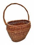Cesta em vime - 42x30x19 cm - com alguns traçados soltos na borda.