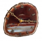 Relógio em pedra natural com base em metal e ponteiro/números em plástico - funcionamento a pilha - 09x11x07 cm - não testado.