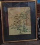 ARTE ORIENTAL - Gravura aquarelada - Gueixas jogando mahjong   - assinatura no canto superior esquerdo com selo vermelho  na parte superior  -  com moldura  e com proteção de vidro trincado - med.35cm x 43 cm.