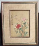 Pintura oriental sobre tecido com assinatura em selo vermelho. Emoldurada e com proteção de vidro. Medida da tela 36x26cm e com moldura 58x48cm  - AVISO  Antes de firmar o lance, havendo alguma duvida sobre a peça lembre-se  de questionar sobre todas as dúvidas até o dia anterior ao dia do pregão ao vivo! Todos os Lotes são apregoados   no ESTADO DE CONSERVAÇÃO atual. Antes de efetuar lances, leia as informações importantes e os termos e condições com atenção! Dúvidas devem ser enviadas via Whatsapp 21 9 8877 2436 ou E-mail carlucioleiloeiropublico@gmail.com  Cuidado ao efetuar os lances! eles são irrevogáveis e irretratáveis!