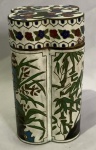 Porta Jóia chines em cloisonèe com decoração  com ramos de bambu, aves e florais com  interior  e fundo azul. Altura 11 cm