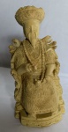 IMPERADOR EM MONOBLOCO DE MARFINITE, RICAMENTE TRABALHADO, SENTADO EM SEU TRONO. CHINA FINAL DO SÉC. XIX.  COM INFIMA PERDA NO CHAPEU E PERDA DA MAO DIREITA. Med. 20cm x 10cm x 8 cm
