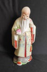 ARTE ORIENTAL - ECULTURA DE PORCELANA -  Shou Lao, o Imortal da Longevidade.  Sábio Chinês com seu cajado, perda de parte do cajado e roupa típica segurando pêssego  - Alt. 25cm