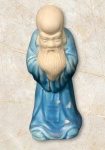 Estatueta de  porcelana com figura de sábio chinês, com detalhes em azul e branco. Altura 11 cm
