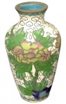 Vaso oriental de cloisonné decorado com motivos florais com policromia com 8 cm de altura.
