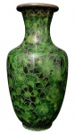 Vaso oriental de cloisonné verde decorado com motivos florais com policromia com 21 cm de altura.