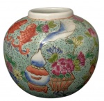 China - Aquario de porcelana policromado com figuras de peixe  medindo 10 cm de altura.