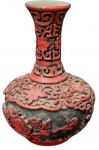 Espetacular Vaso chines em laca cinnabar apresentando forma de bulbo e é profusamente decorado com florais e arabescos com 13 cm de altura