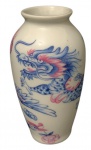 Vaso cor Branca com padrão de nuvem vermelha e dragão sob esmalte azul e branco ao gosto da Dinastia Yuan com 10 cm de altura.