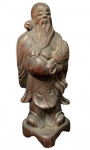 Antiga e rara escultura oriental de madeira de lei teca representando sábio oriental. Madeira - com 16 cm de altura.