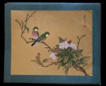 Pintura Oriental Pássaros com florais sobre seda - assinado com selo vermelho - medidas 35,5cm x 30cm