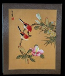 Pintura Oriental Pássaros com florais sobre seda - assinado com selo vermelho - medidas 35,5cm x 30cm