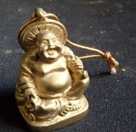 Netsuke em resina policromia dourado rico em detalhes