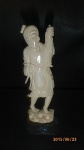 Linda escultura de Pescador cor marfim Chinês, com 10 cms., no estado